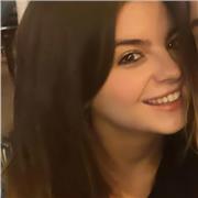 Studentessa di fisica impartisce lezioni di matematica